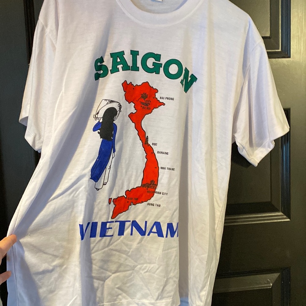 Whit T-shirt size XL, the material is quite thin